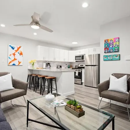 Recently Renovated Clarksville Apt For 4 And Parking